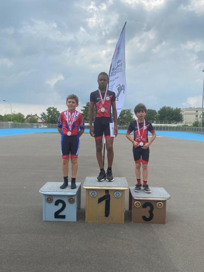 podium Damien