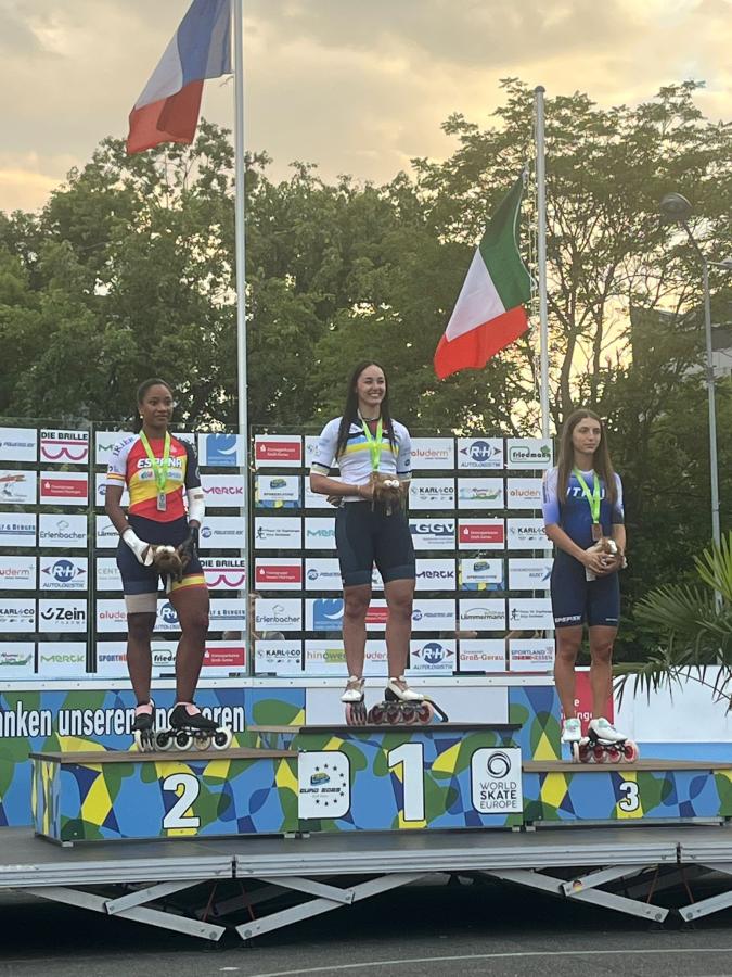 podium Loubna_championne d'europe 100m route