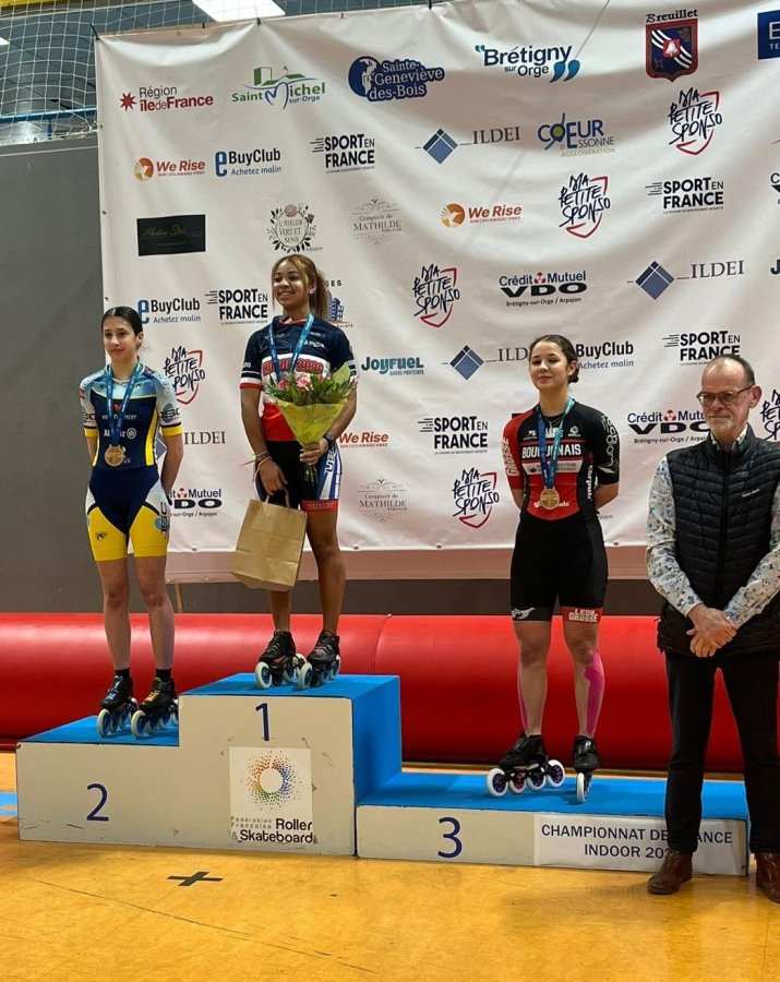 Podium Mae