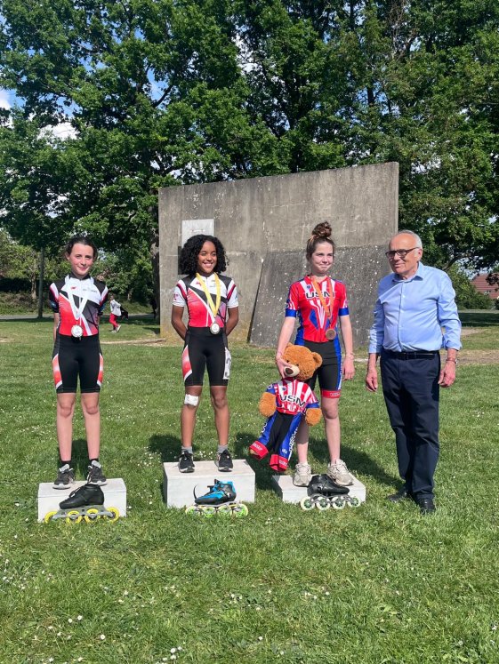podium F_Chloe