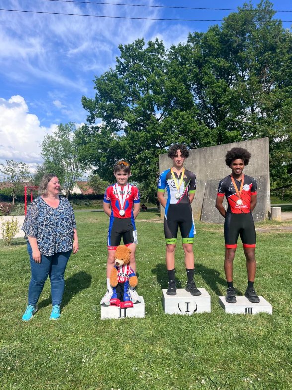 podium F _ Damien