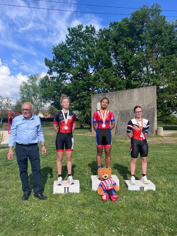 podium F_Mae