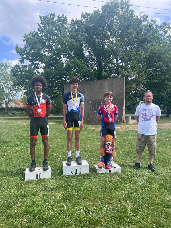 podium V_Damien