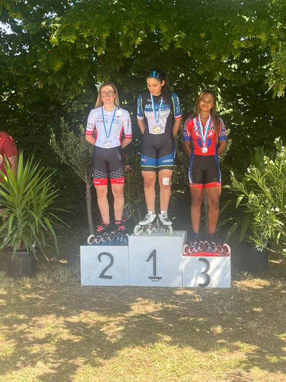 Podium Mae
