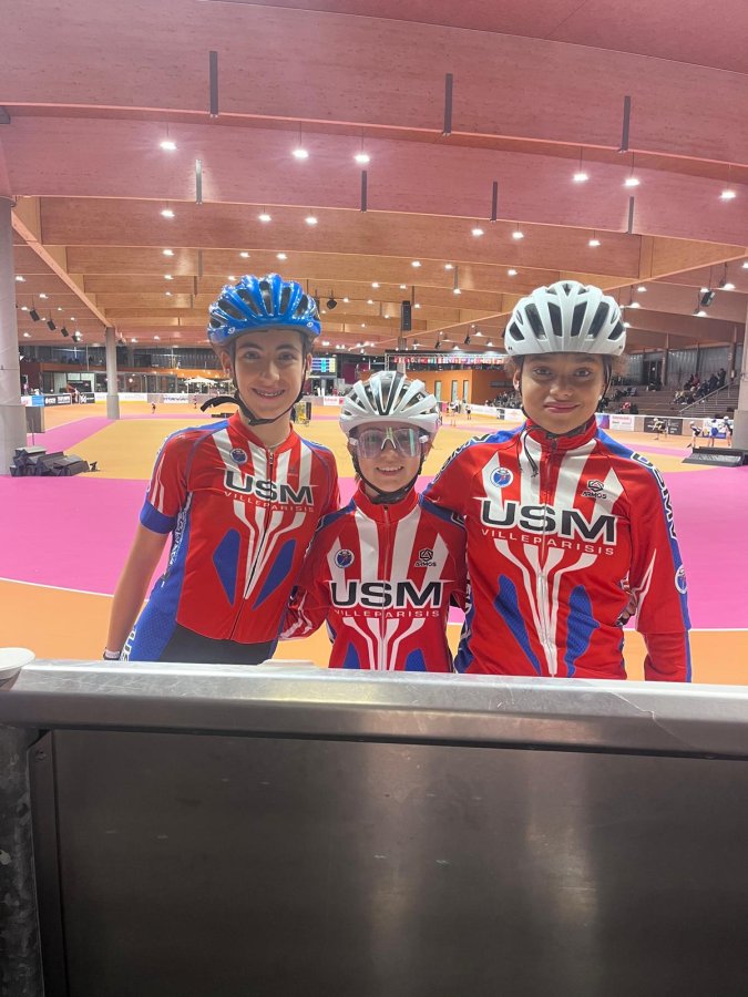 equipe relai Cadettes_Laureanne avec Marie et Lenia