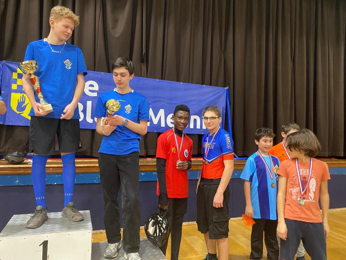 podium Ado G